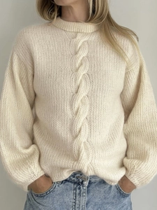 Chunky cable knit sweater for women with crew neck in cream white and loose fit
