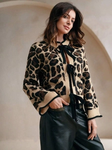 Gilet léopard pour femme avec nœuds papillon et détails de bordures côtelées noires