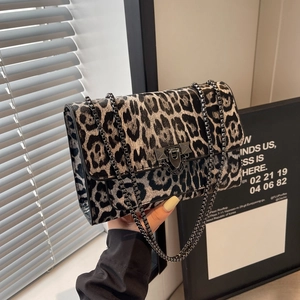 Sac à Épaule Mode pour Femmes en Cuir PU Imprimé Léopard Avec Bandoulière Chaîne en Métal Rabat Rockstud Sac Bandoulière Carré Vintage