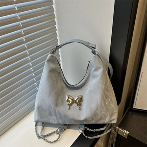 Sac à Épaule en Similicuir PU Plissé pour Femmes Avec Décoration Papillon en Métal Sac Hobo Y2K Grand Sac Fourre-Tout