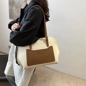 Grand sac cabas beige avec poche et bandoulière en cuir marron pour femme chic