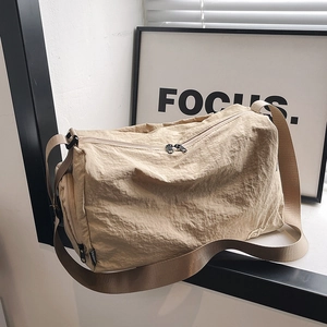 Sac à Épaule Femme Grande Capacité en Nylon Décontracté Couleur Unie Froissé Sac Bandoulière Léger Trajet Mode Sac Carré