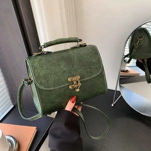 Sac à Épaule Vintage en Cuir PU avec Fleurs en Relief pour Femmes Sac à Bandoulière Carré Motif Lotus avec Poignée Fermoir Métal