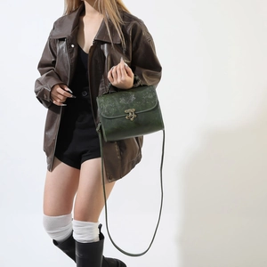 Sac bandoulière carré vert foncé rétro avec gaufrage floral et boucle en métal