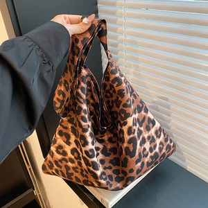 Leopard Print Tote Bag For Women Large Capacity Composite Fabric Shoulder Bag Retro Street Fashion Casual Handbag