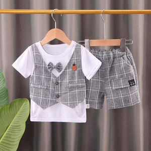 Ensemble d'été 2 pièces pour garçon avec gilet à carreaux, nœud papillon et t-shirt