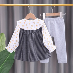 Ensemble deux pièces pour fille avec haut à manches longues fleuri et leggings gris