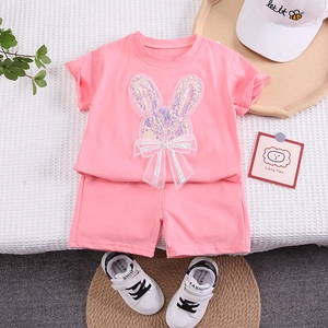 Ensemble d'été rose pour fille avec t-shirt lapin à paillettes et short en tulle