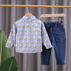 Children's two-piece set with blue letter print shirt and denim jeans for toddlers