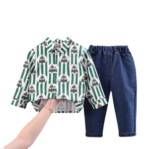 Ensemble Noël garçon avec chemise à manches longues imprimé sapin et pantalon en jean
