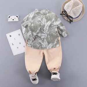 Retro long-sleeve tropical print shirt and beige pants two-piece set for boys