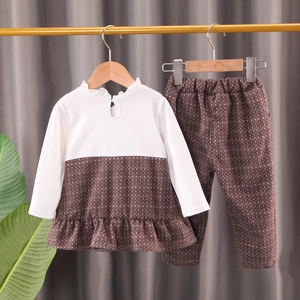 Tenue d'automne mignonne pour fillette avec pantalon à carreaux et haut à volants