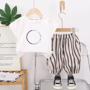 Tenue d'été Décontractée en Coton pour Petites Filles T-Shirt et Short Rayé Style Coréen Haut à Manches Courtes