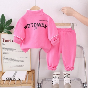 Ensemble de sport rose pour fille avec sweat à col zippé et pantalon de jogging assorti
