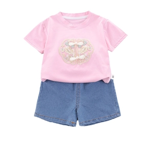 Ensemble été enfant avec t-shirt rose à broderie florale et short en jean bleu