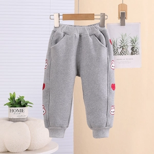 Pantalon gris en coton côtelé pour fille avec broderie lapin et détail cœur d'hiver