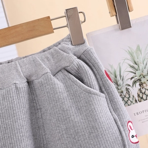 Détails du pantalon en tricot gris pour filles avec taille élastique et broderie lapin