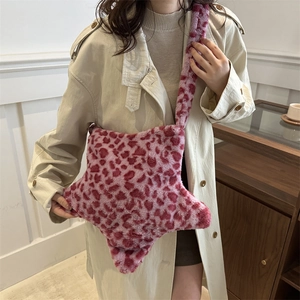 Sac fourre-tout en peluche en forme d'étoile avec motif léopard rose et bandoulière