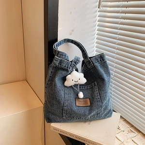 Sac Fourre-Tout en Denim Grande Capacité pour Femmes Sac à Épaule Casual Denim Lavé avec Impression Alphabet Broderie Anglaise Charme Nuage