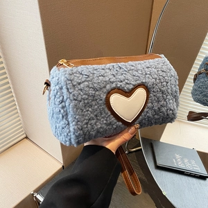 Sac Bandoulière Cylindrique en Sherpa Motif Cœur Pour Femmes Sac à Main Peluche Mode Automne Hiver Petit Cartable