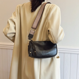 Retro black pleated pillow shoulder bag with woven strap and fashion metal logo