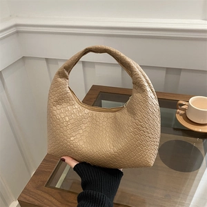 Women Woven Hobo Bag Braided Crescent Shoulder Bag Faux Leather Underarm Handbag Large Capacity Fashion Daily Tote