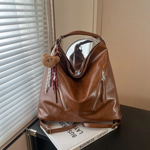 Korean Style Large Capacity PU Leather Shoulder Bag For Women Fashion Tote Bag With Bear Charm Vintage Hobo Handbag Commute Top Handle Bag