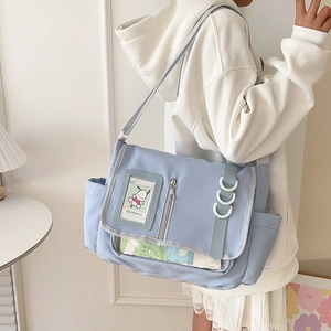 Sac fourre-tout bleu clair en nylon de grande capacité avec fente pour carte et bandoulière