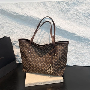 Grand Sac Cabas Monogramme Rétro pour Femmes Sac à Épaule en Cuir PU avec Pendentif Lettre M en Métal Sac à Main de Bureau