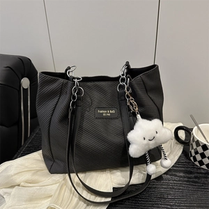 Damen Französischer Casual Große Kapazität Feincord Tote Bag Stilvolle Schultertasche Mit Plüsch Wolke Anhänger Einfarbig Handtasche