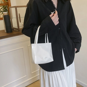 Borsa tote minimalista in pelle PU bianca con testo Fashion & Bags per pendolarismo estivo