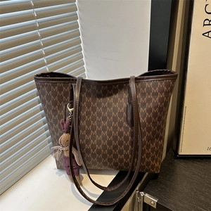 Women Monogram Letter M Printed Large Capacity Tote Bag Fashion Commuting Shoulder Bag With Rabbit Charm Synthetic Leather