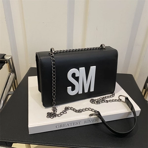 Sac Bandoulière en Cuir PU Mode Avec Décor de Lettres SM Pour Femmes Sac à Épaule Tendance à Chaîne Messenger Carré Minimaliste Moderne