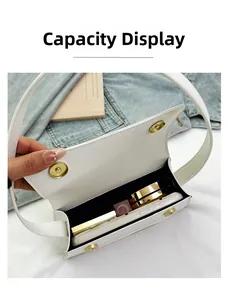 Kapazitätsanzeige der weißen Handtasche mit Platz für Handy und Kosmetikartikel