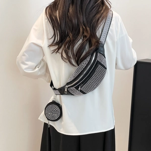 Sac banane scintillant avec strass bandoulière zèbre et breloque perle