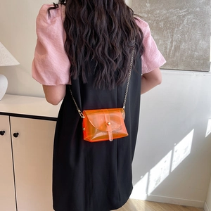 Mini borsa a tracolla trasparente arancione in PVC con fibbia dorata e catenina chic