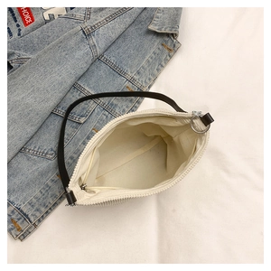Detail of the corduroy tote bag interior with a smooth zipper and inner pocket