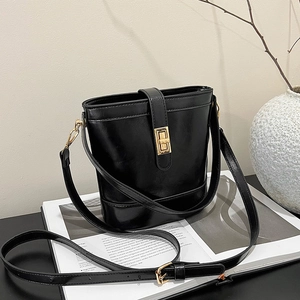 New 2025 Retro Bucket Tote Bag For Women PU Leather Crossbody Bag With Metal Turn Lock Versatile Shoulder Handbag