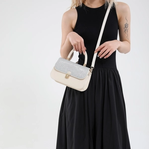 Sac bandoulière chic crème et pailleté argent pour femme avec détails dorés et poignée