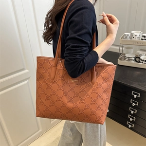 Vintage large capacity floral embossed tote bag in caramel brown leather with shoulder strap