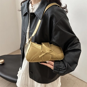 Sac à bandoulière doré métallisé avec nœud pour femme dans un style tendance