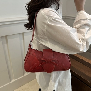 Sac à bandoulière rouge rétro avec nœud en similicuir texturé pour look élégant