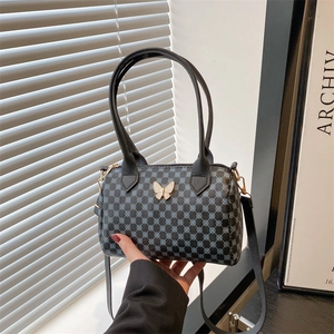 Sac Bandoulière Baril pour Femme avec Décoration Papillon en Métal Sac à Main en Cuir Synthétique à Monogramme Géométrique Vintage