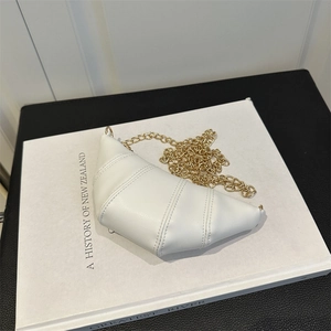 Fashion Women Mini PU Leather Croissant Bag Elegant Crescent Shape Crossbody Bag With Gold Chain Strap Small Shoulder Bag