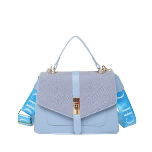 Sac à main en cuir PU bleu clair avec bandoulière large et rabat texturé pour femmes