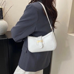 Borsa sottobraccio minimalista in pelle bianca con fibbia dorata a H portata a spalla