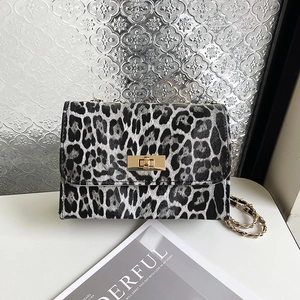 Sac Bandoulière Imprimé Léopard pour Femmes Vintage en Cuir PU Chaîne Sac à Épaule Fermoir Tournant Doré Sacoche Carrée Mode
