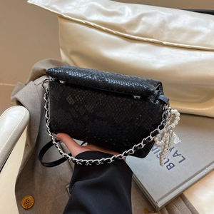 Niche Design Snake Pattern PU Leather Crossbody Bag Women Elegant Artificial Pearl Lace Bow Decor Chain Handle Fashionable Square Handbag