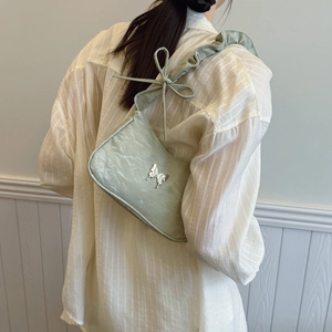 Sac sous les aisselles plissé vert clair au design français avec papillon argenté