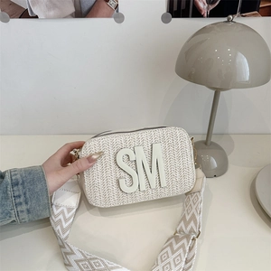 Damen Casual Gewebte Umhängetasche Mit Buchstabendekor Geometrisches Muster Breiter Riemen Sommer Mode Kamera Tasche
